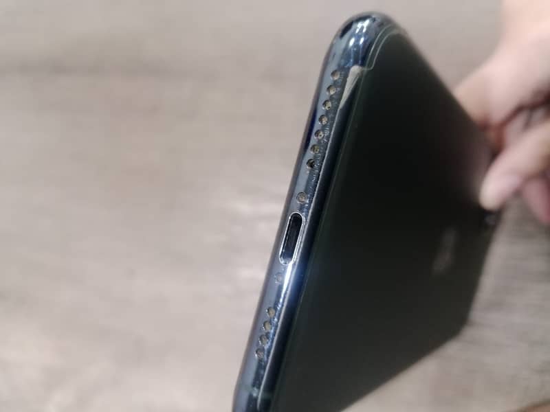 Apple iPhone 11 Pro Max 4
