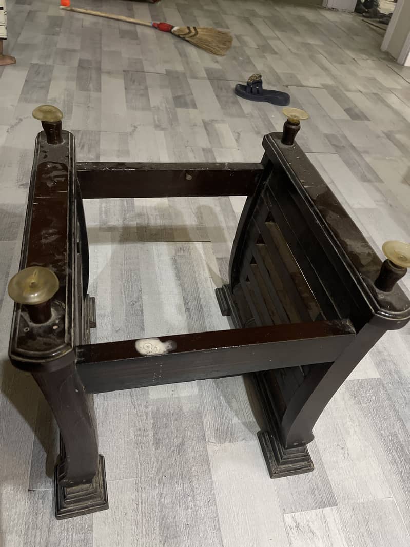 Side table only mirror broken 1