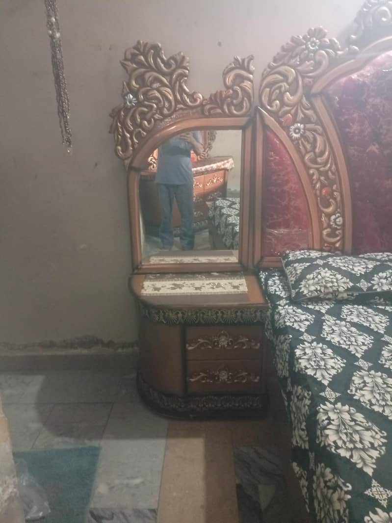 double bed withe side tables and dressing 3