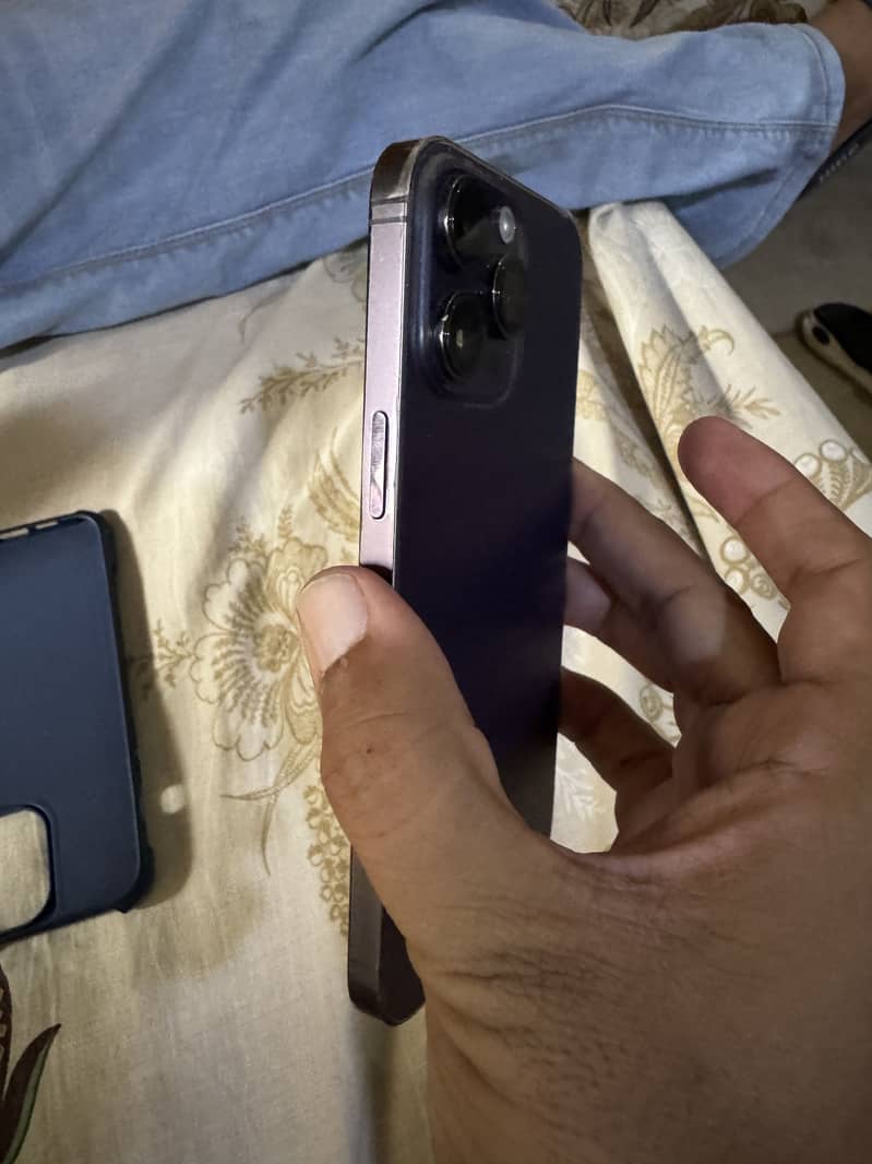 Apple iPhone 14 Pro Max 1