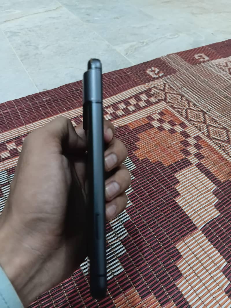 Google Pixel 8 4