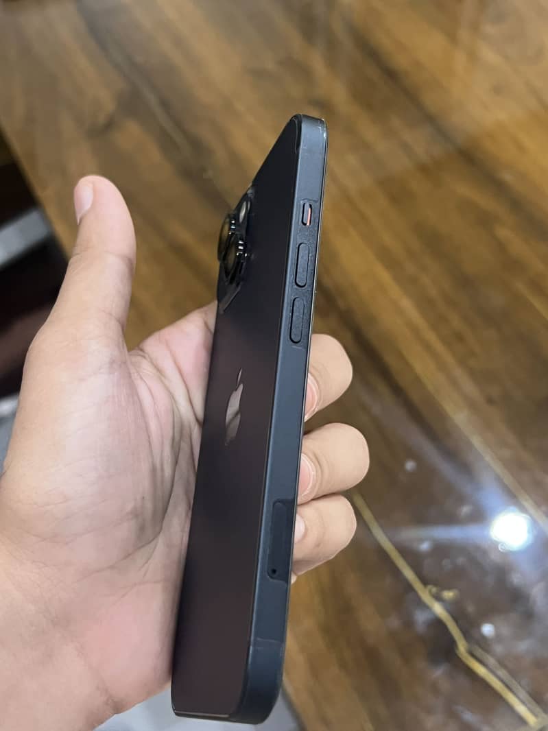 Apple iPhone 13 2