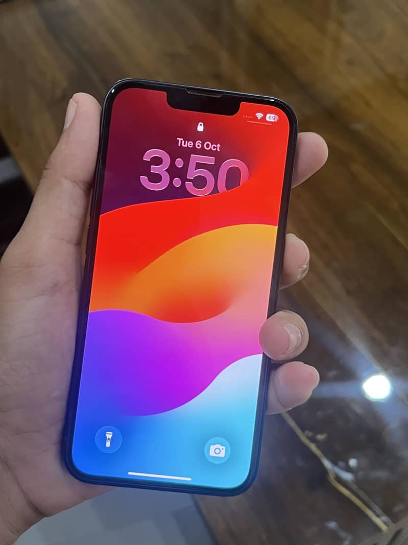 Apple iPhone 13 8