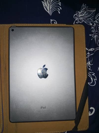 Apple iPad Air 2 (WiFi) - Broken Screen - Good for Parts / Motherboard