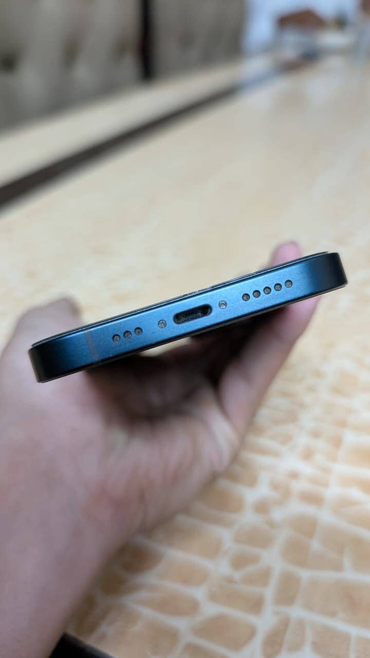 Apple iPhone 13 JV 3