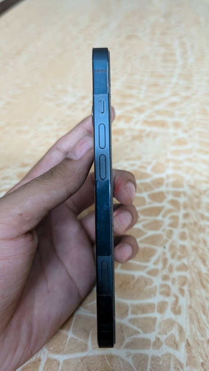 Apple iPhone 13 JV 4