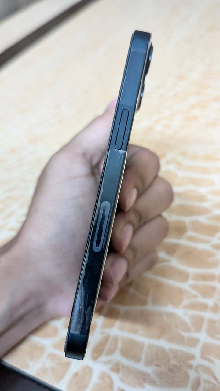 Apple iPhone 13 JV 5