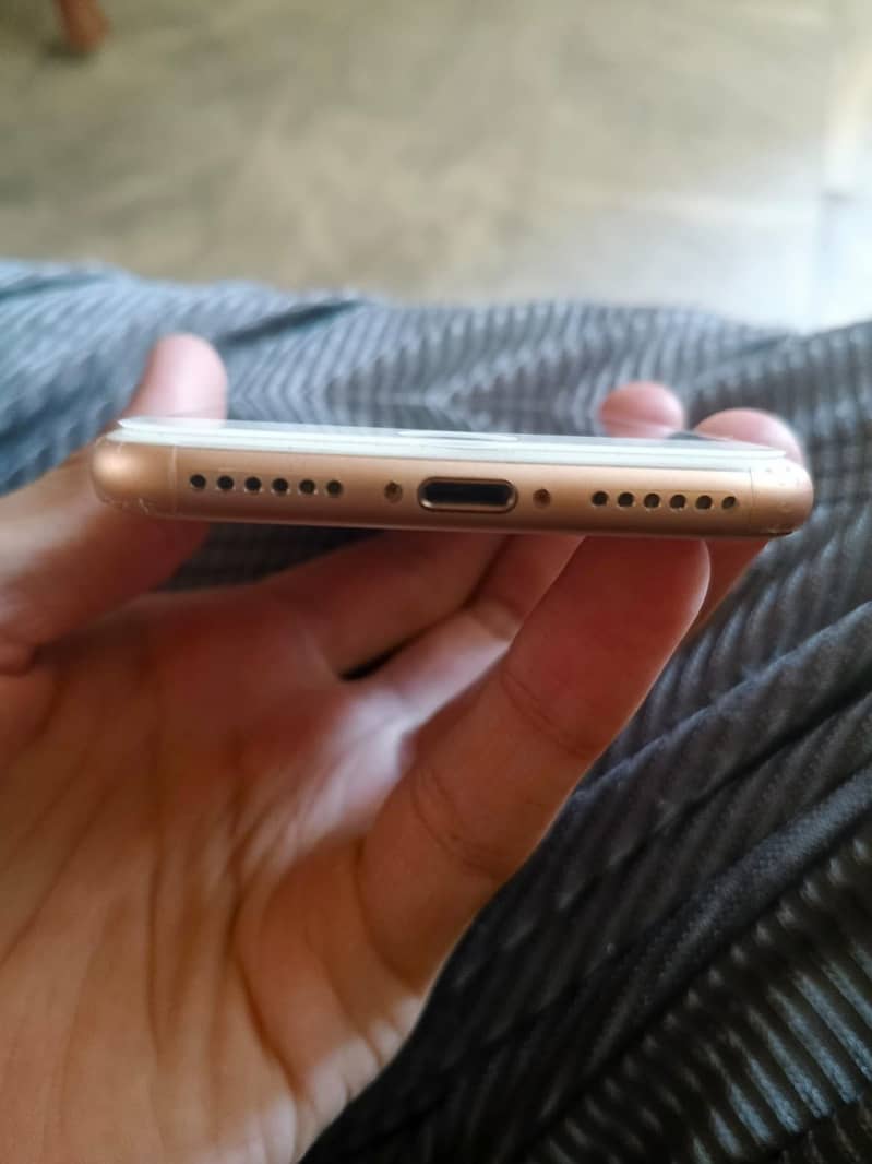 Apple iPhone 8 5
