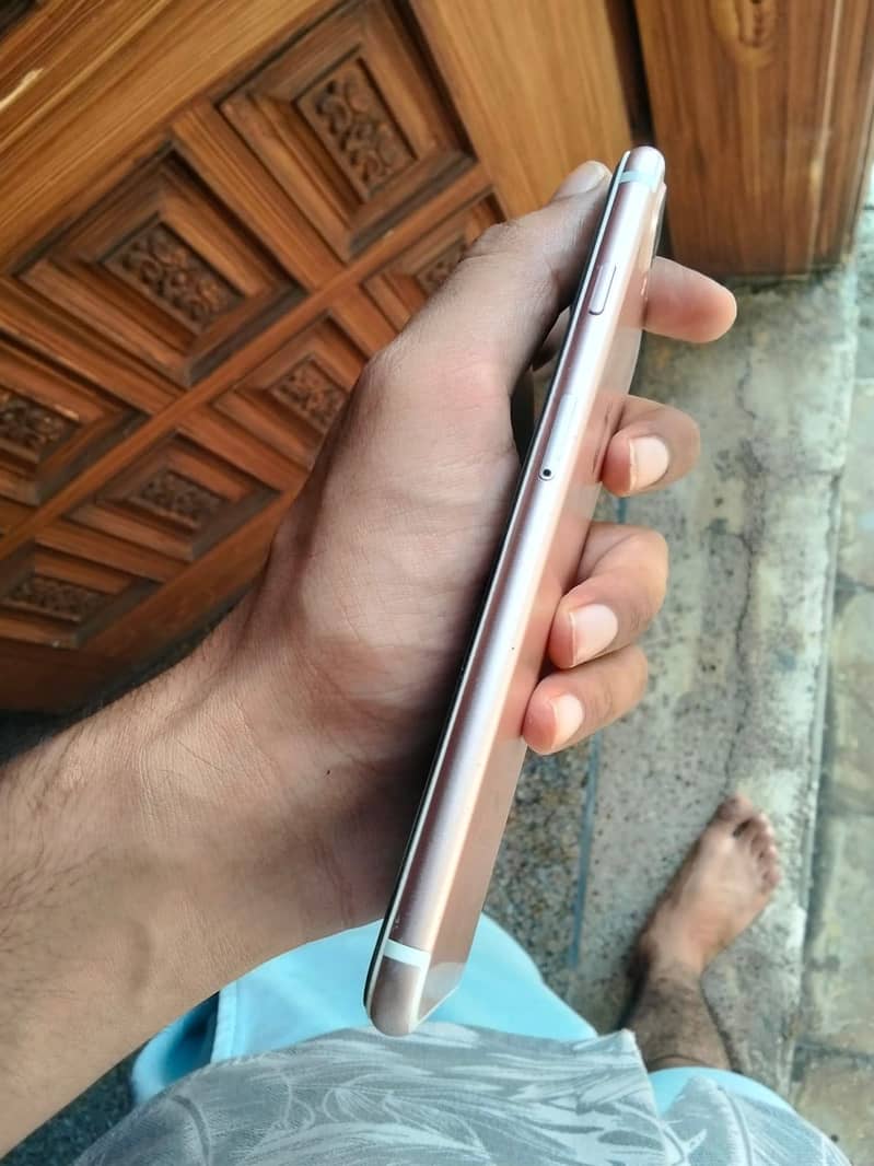 Apple iPhone 7 Plus 1
