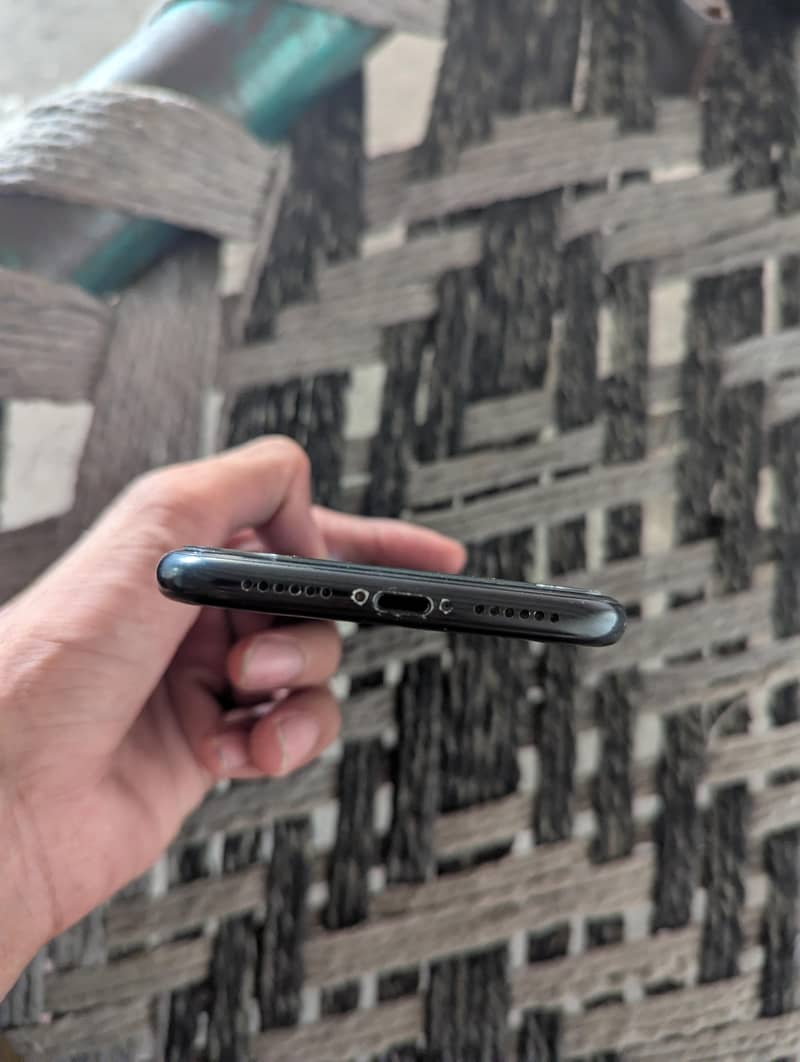Apple iPhone XR 0