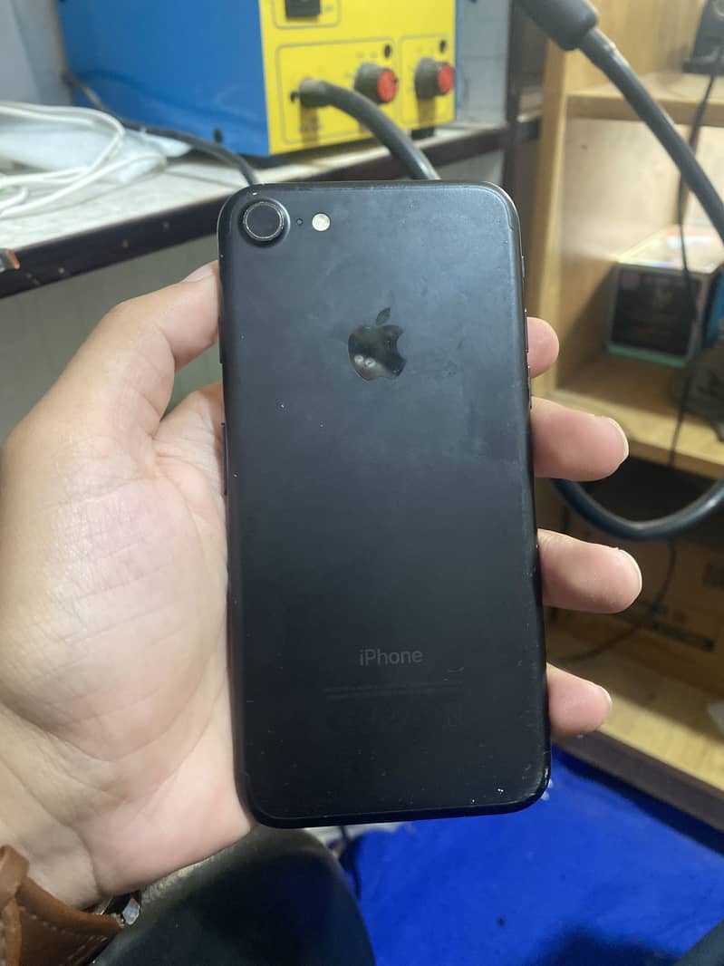 Apple iPhone 7 0