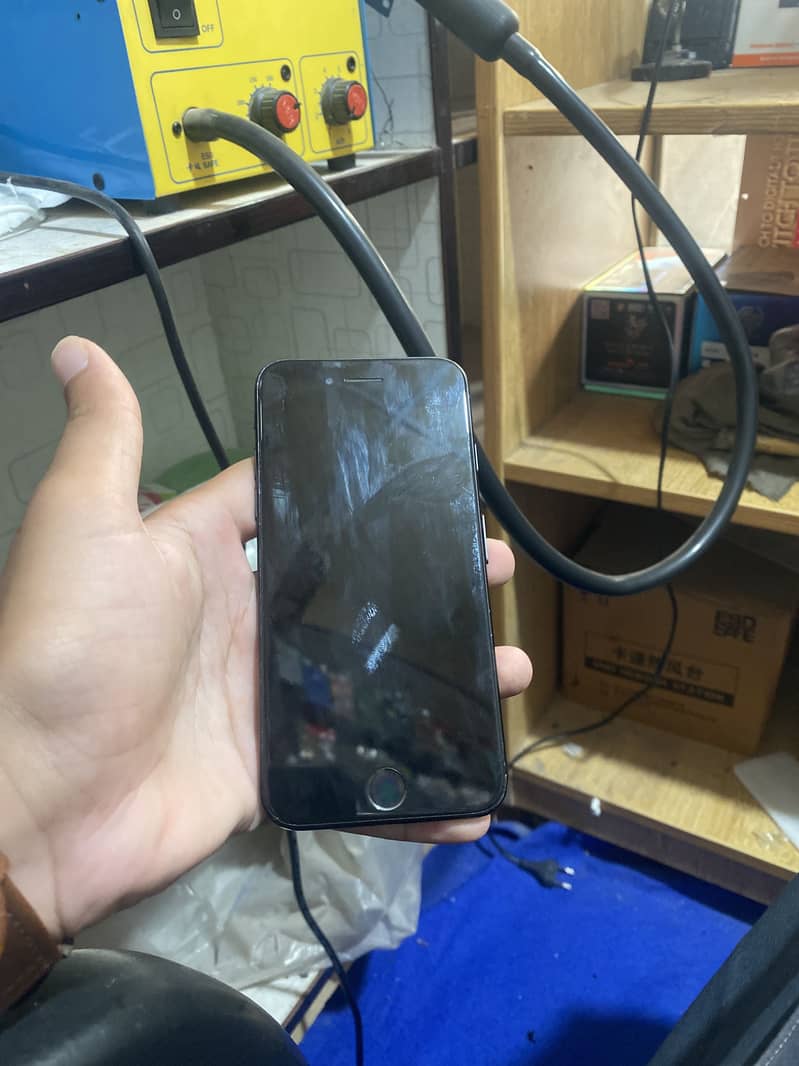 Apple iPhone 7 1