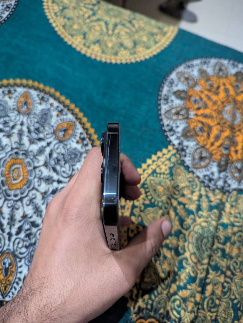 Apple iPhone 14 Pro 2