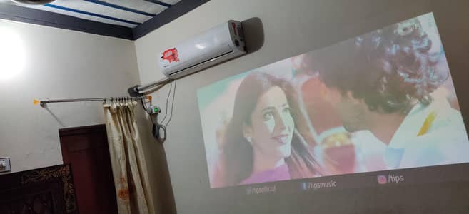 boxlight p12biw amrica brand hy wahan se aya tha cllass ki cheez hy