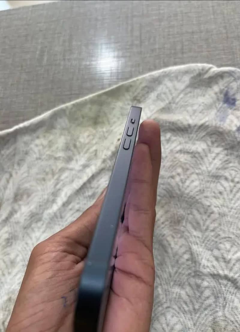 Apple iPhone 14 4