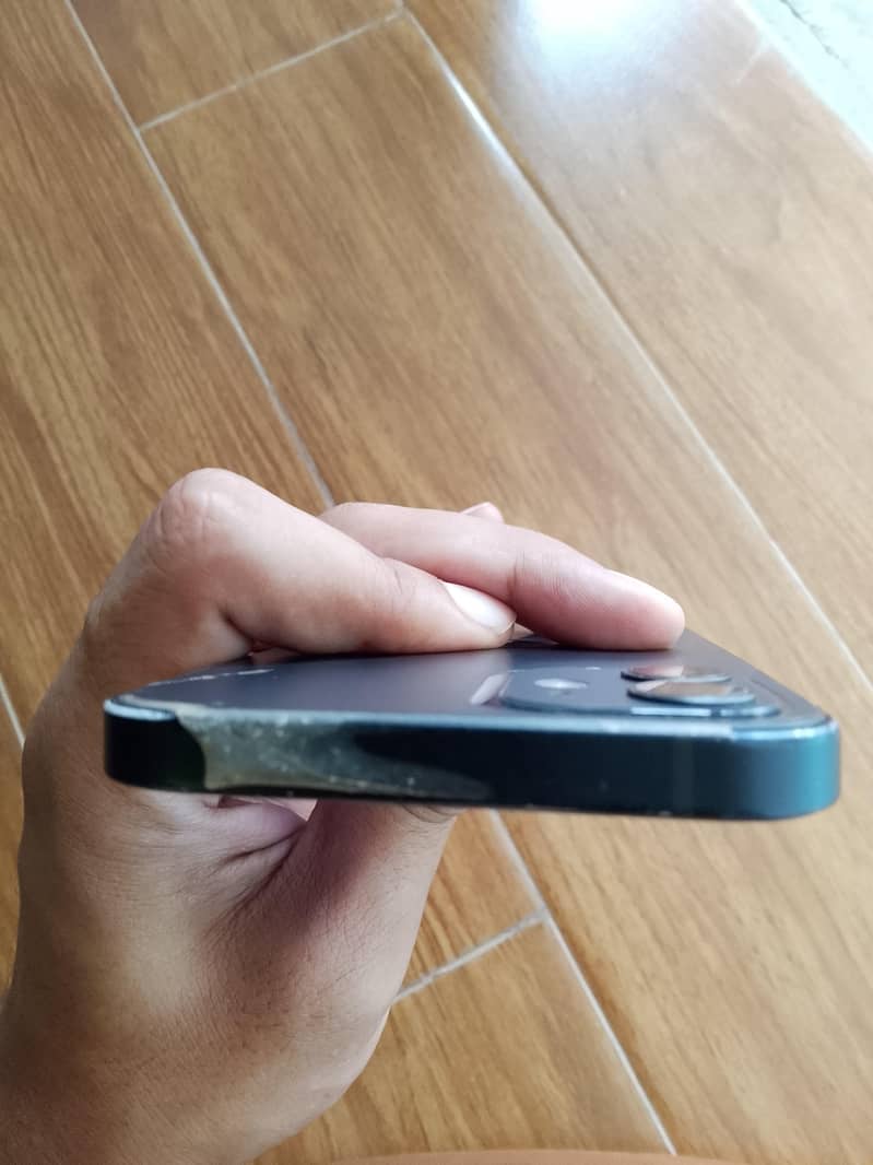 Apple iPhone 12 6