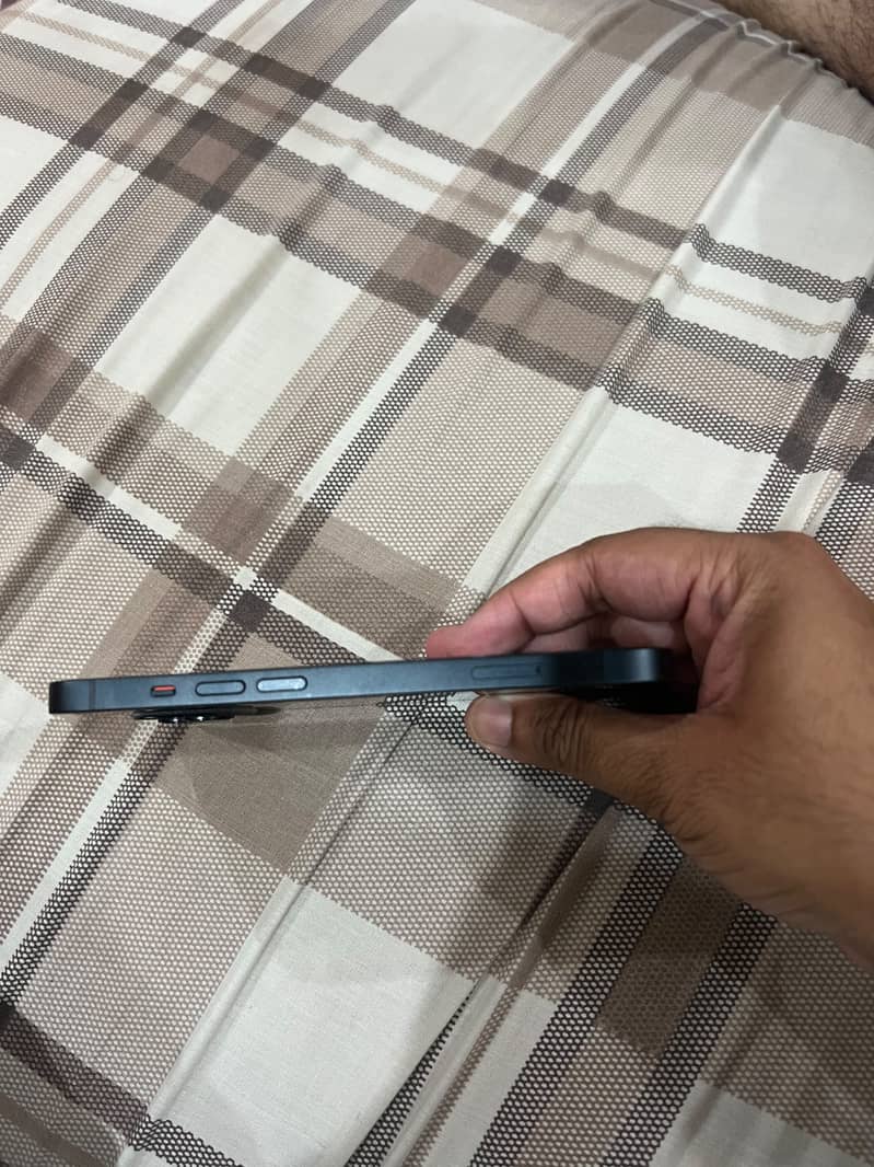 iPhone 13 1