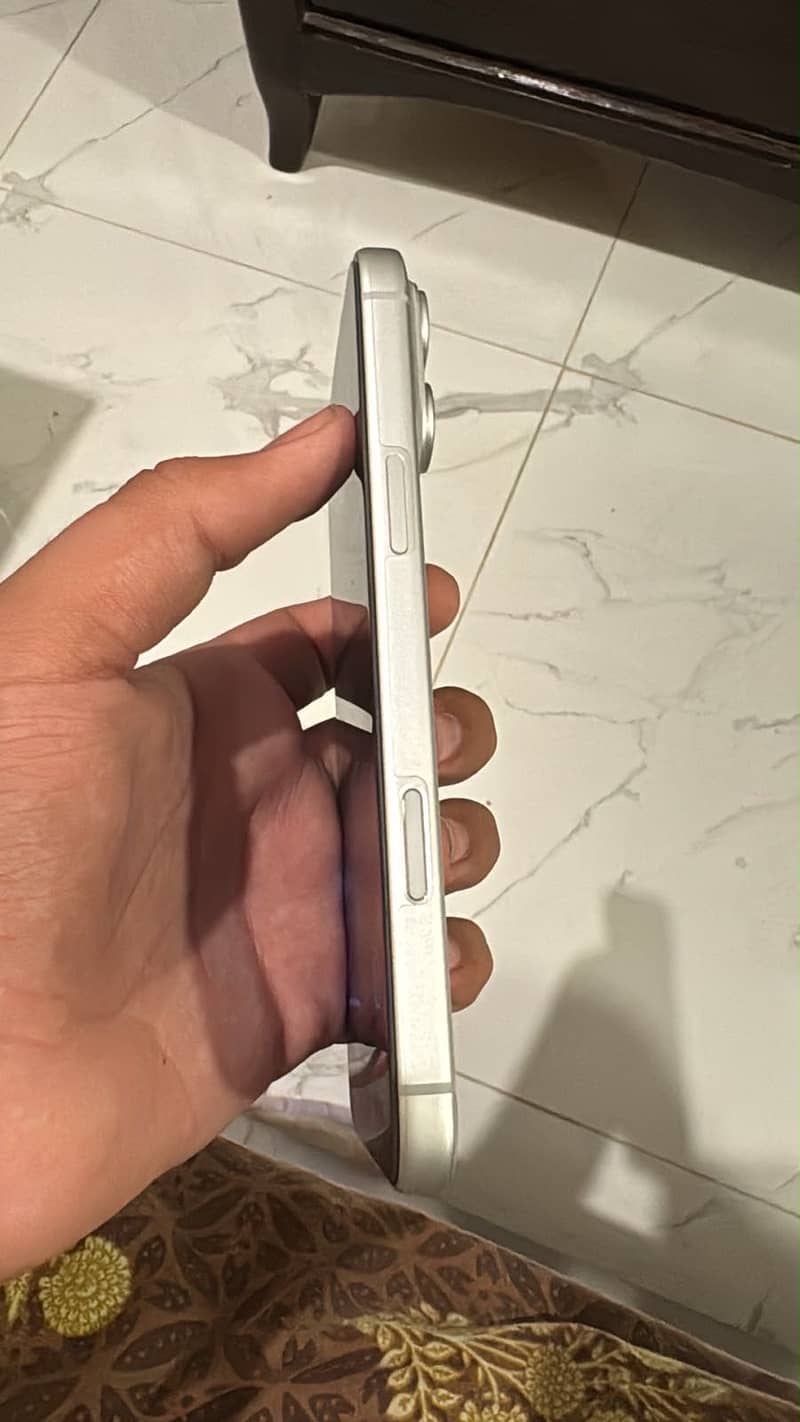 Apple iPhone 17 Pro Max 4