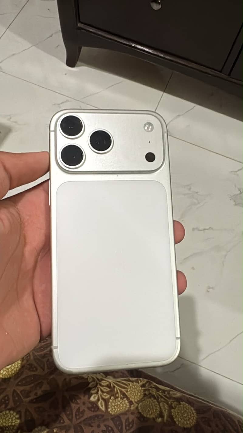 Apple iPhone 17 Pro Max 5