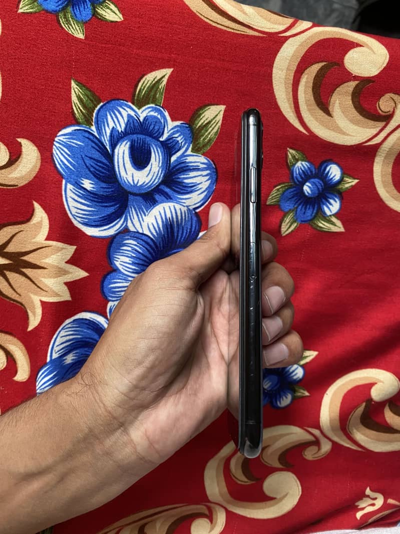 Apple iPhone 11 Pro Max 2