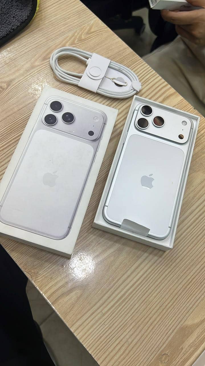 Apple iPhone 17 Pro Max 0