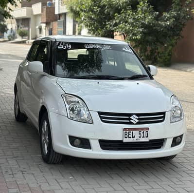 Suzuki Swift DLX 1.3 Navigation 2015.