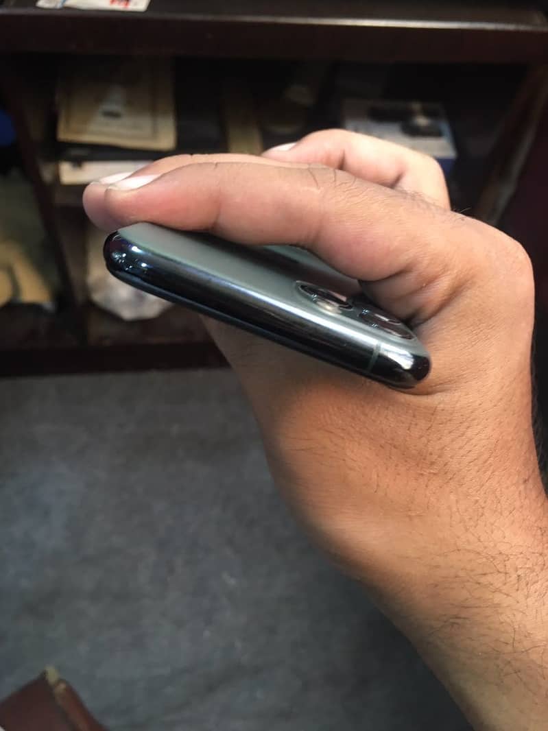 Apple iPhone 11 Pro 1