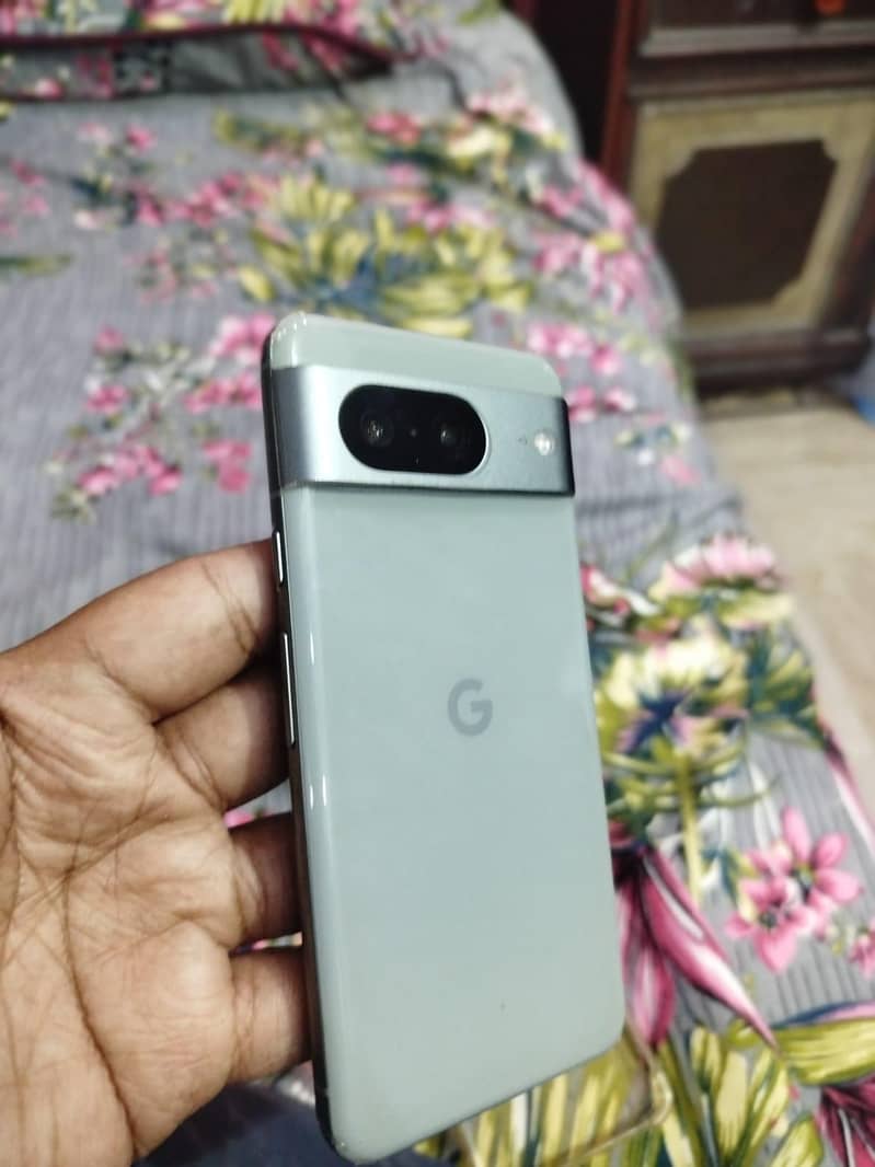 Google Pixel 8 4