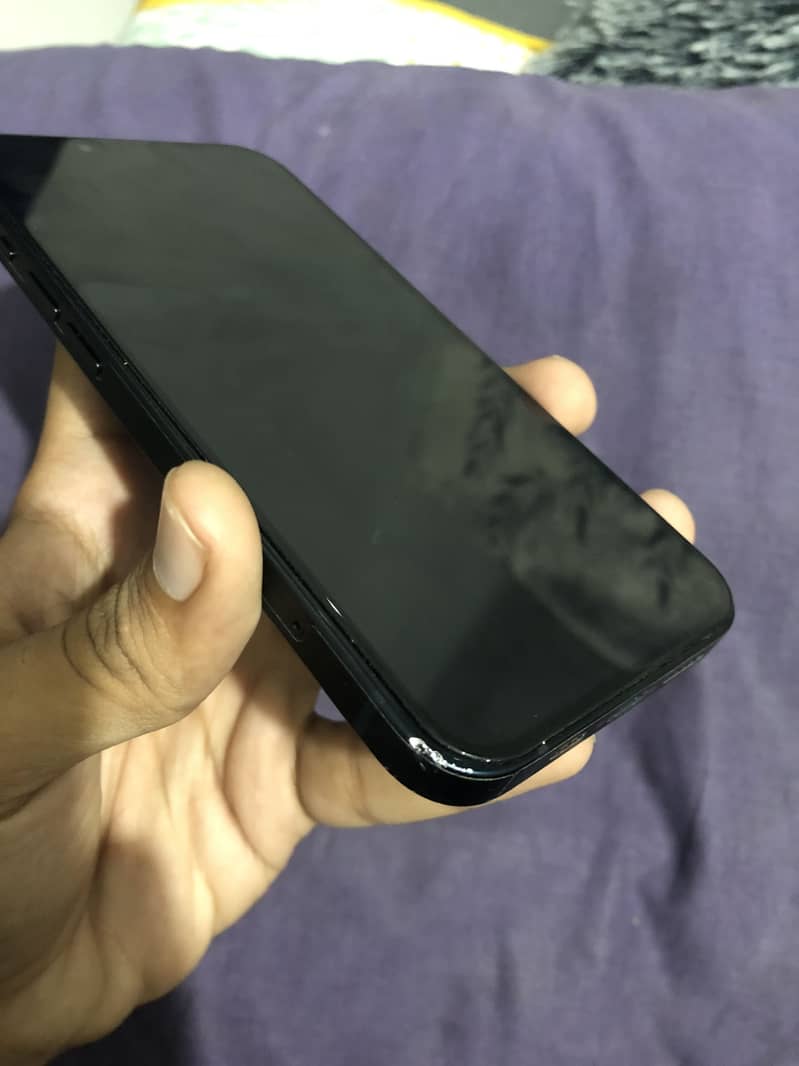Apple iPhone 13 5