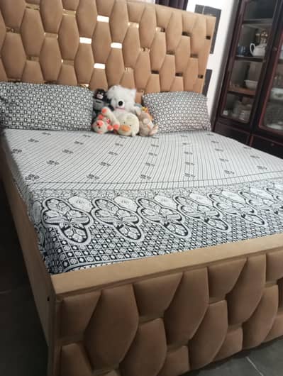 Bed with mattress / Bed for sale / king size bed for sale / wooden bed