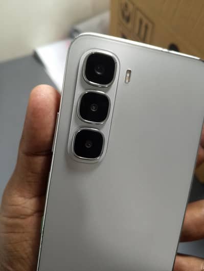 Infinix Hot 60i 6+6 GB 128 GB