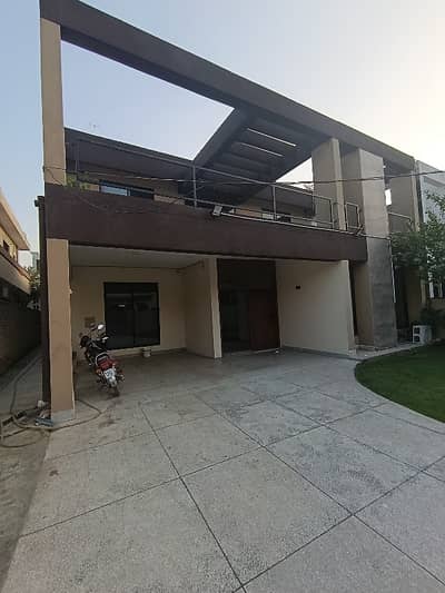Beautiful renovated Banglow in main cantt