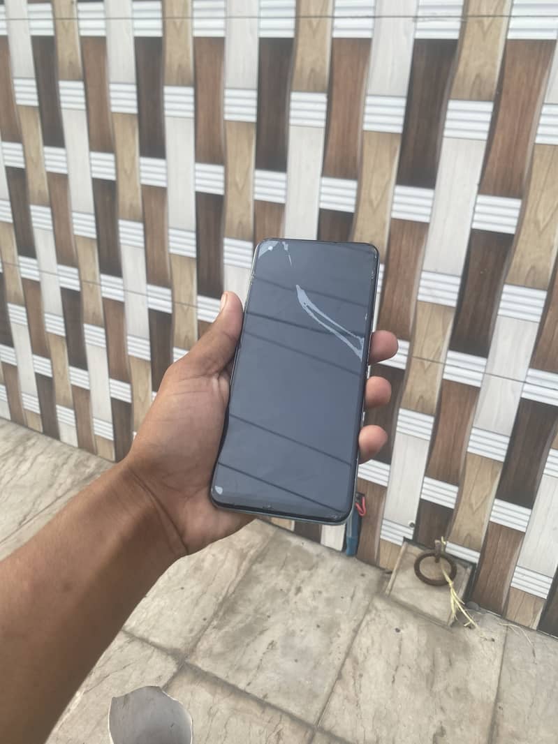 OPPO A76 1