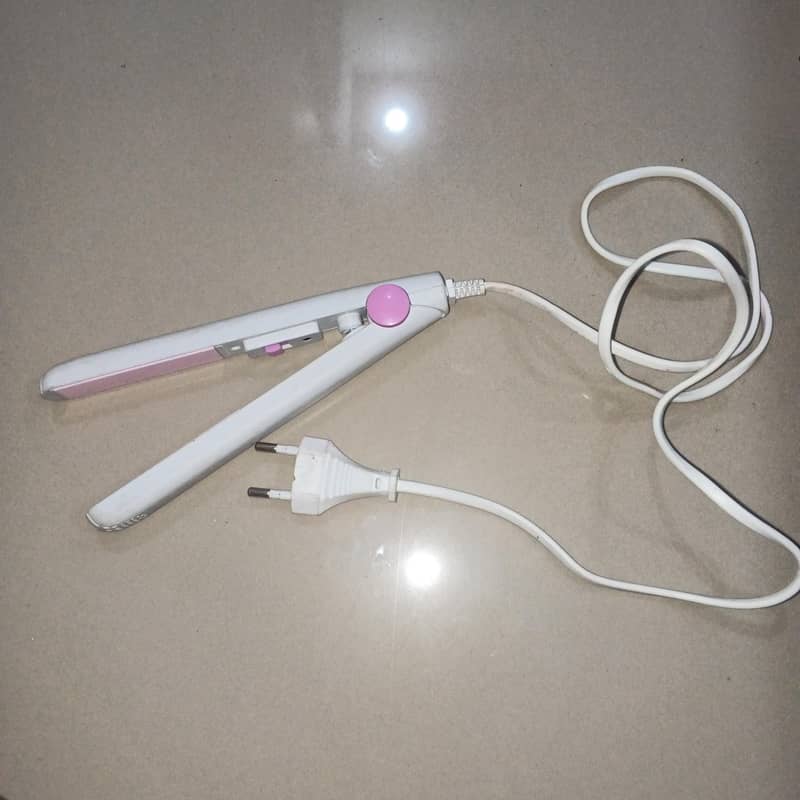mini straightener 0