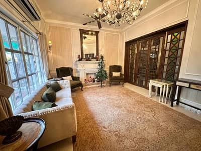 renovated beautiful house in main cantt