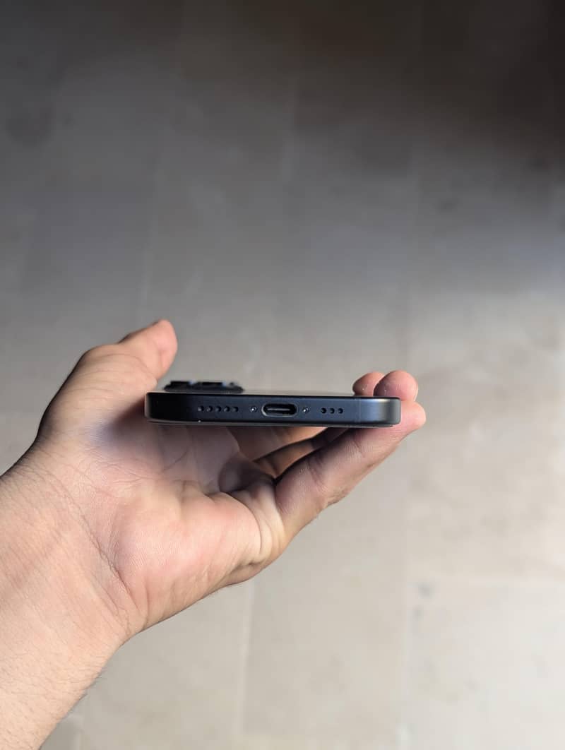 Apple iPhone 15 4