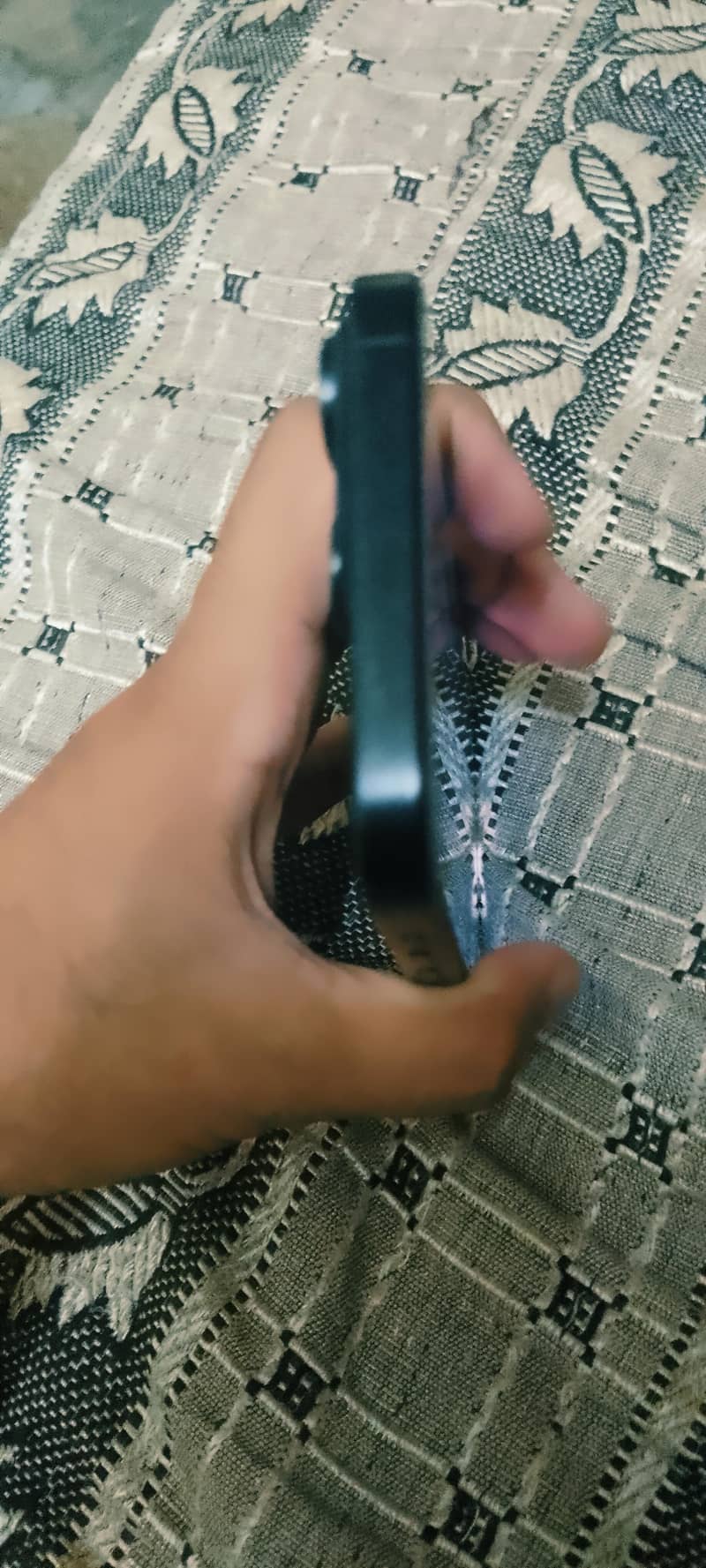 Apple iPhone 16 Pro Max 1