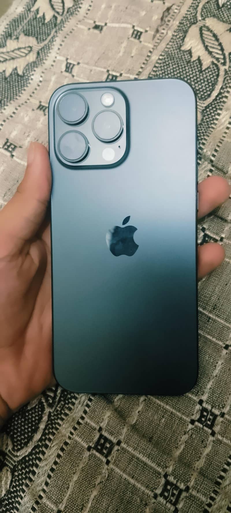 Apple iPhone 16 Pro Max 4