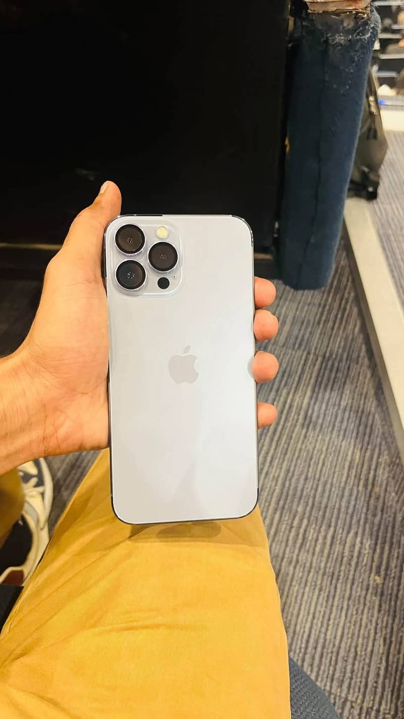 Apple iPhone 13 Pro Max 0