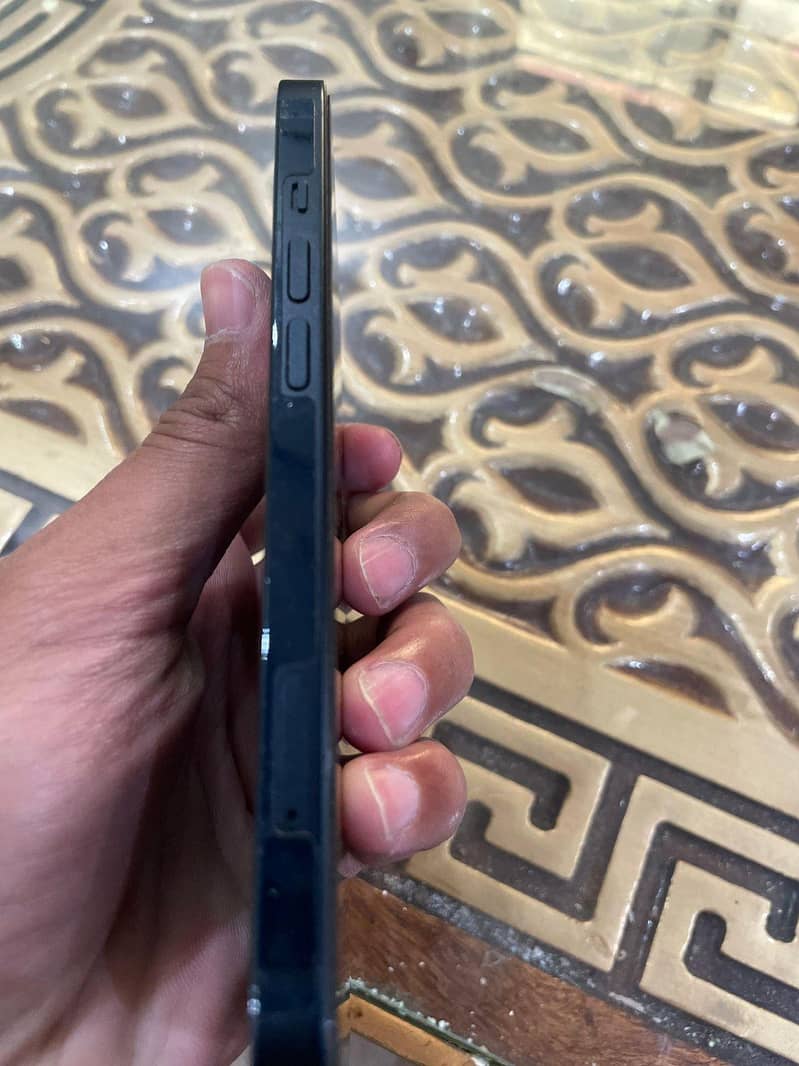 Apple iPhone 13 2