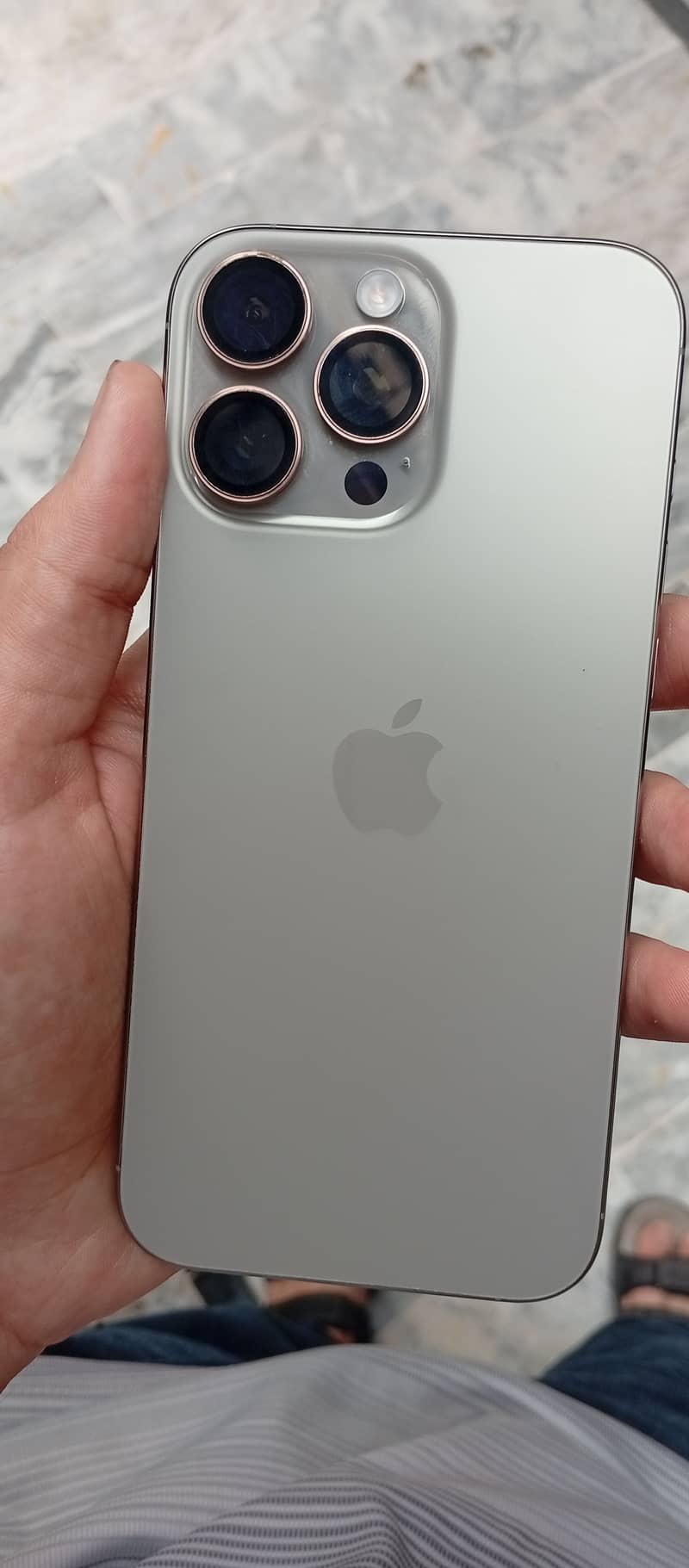 Apple iPhone 16 Pro Max 0