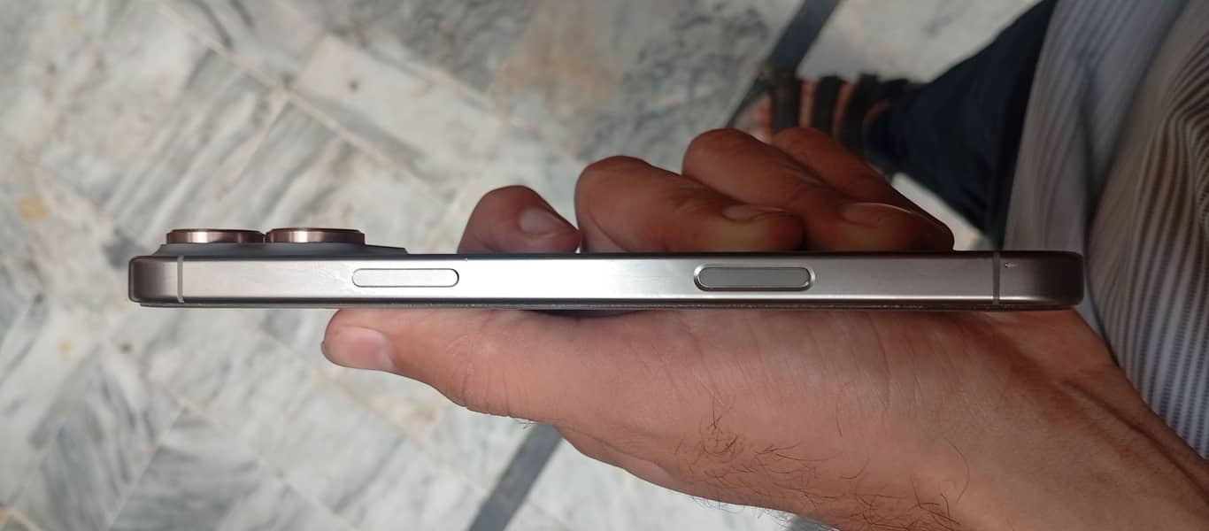 Apple iPhone 16 Pro Max 3