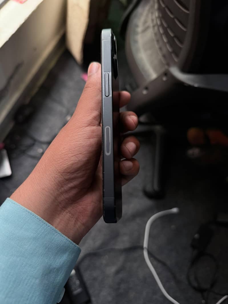 Apple iPhone 13 4