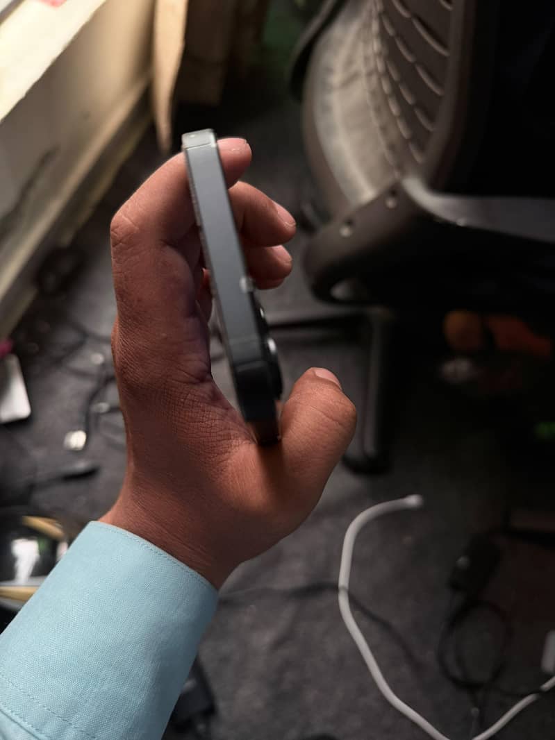 Apple iPhone 13 6