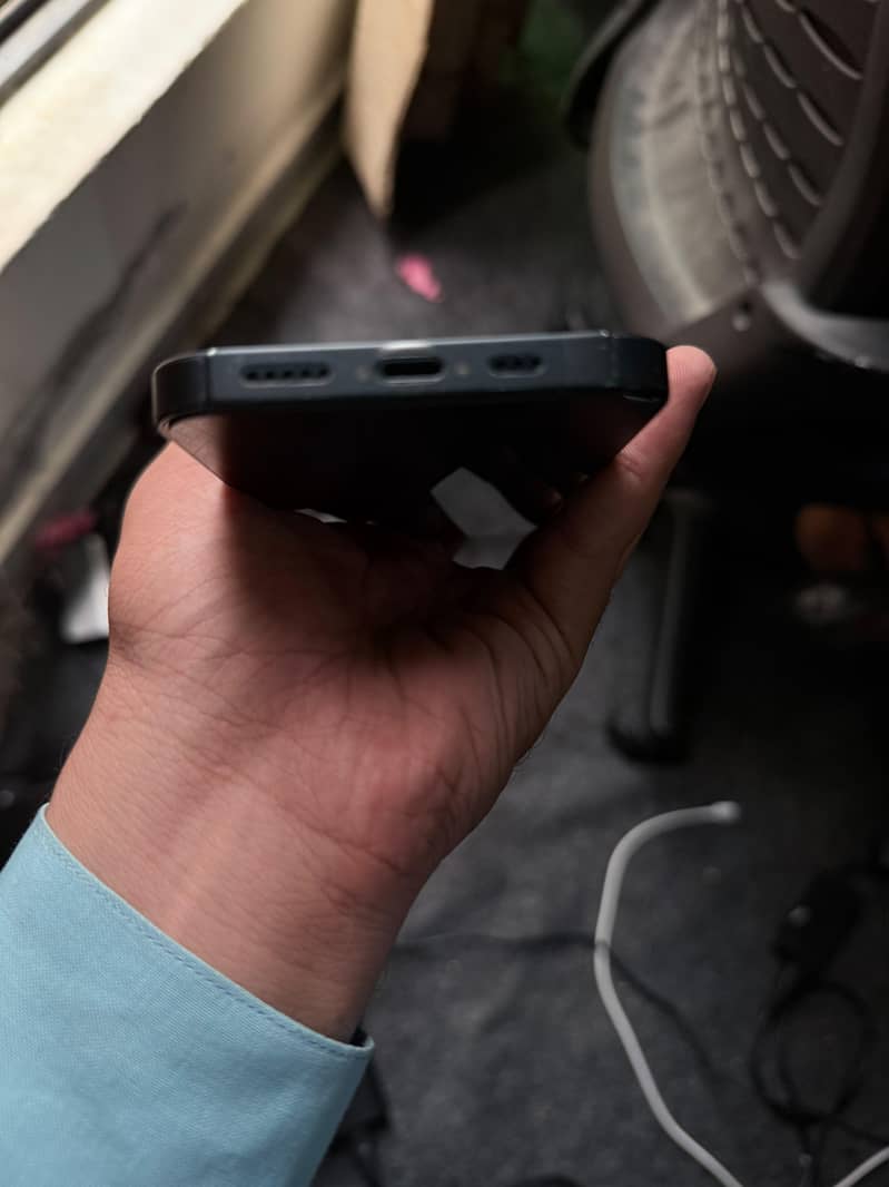 Apple iPhone 13 9