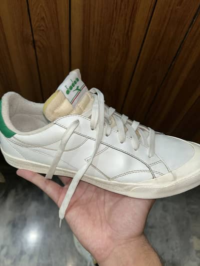 Diadora melody