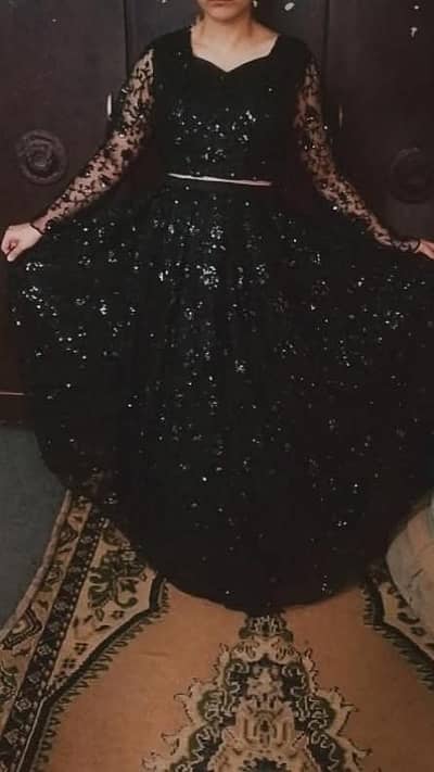black lega h mane ye 1 time pena h bs this is very beautiful