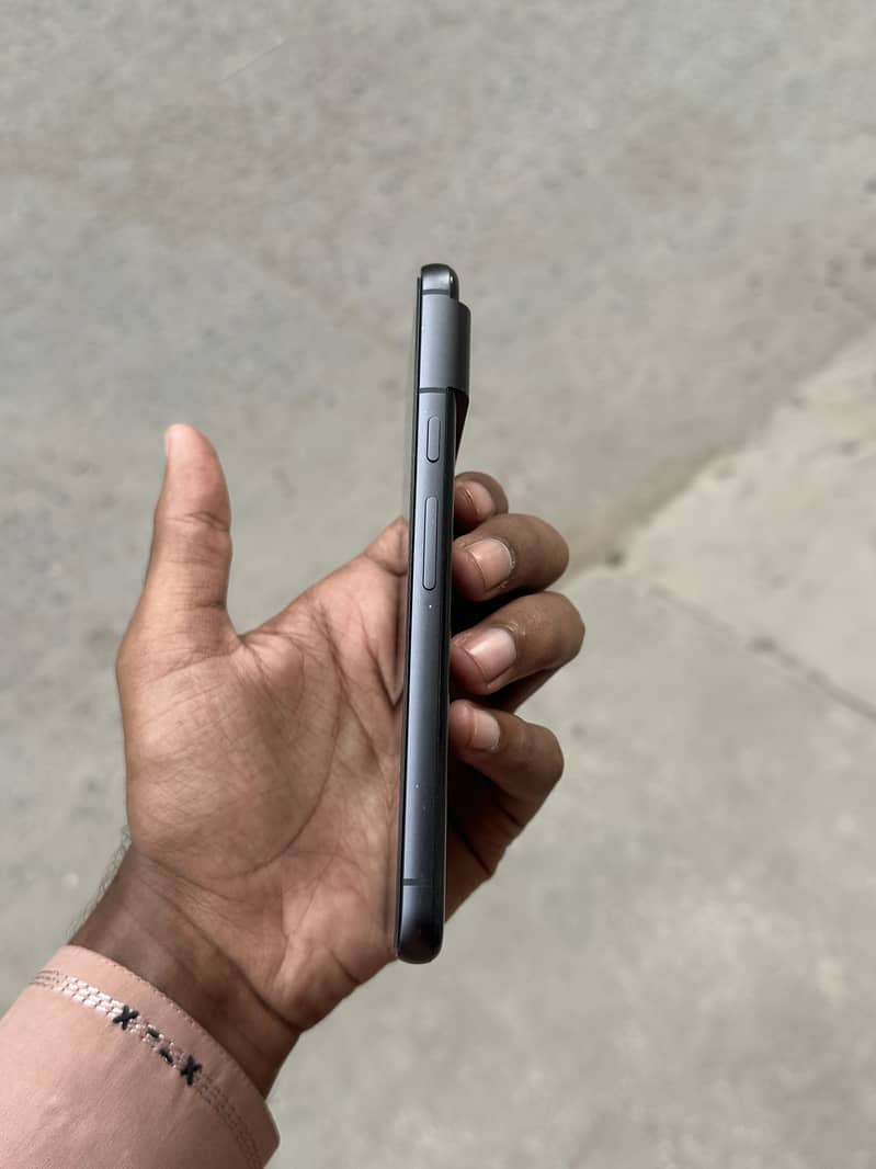 Google Pixel 8 4
