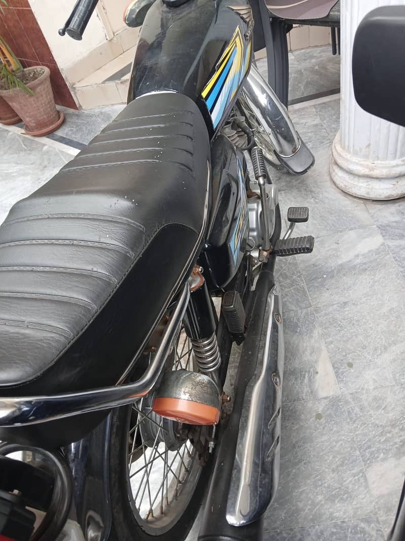 Black Colour orignal Maintained 2