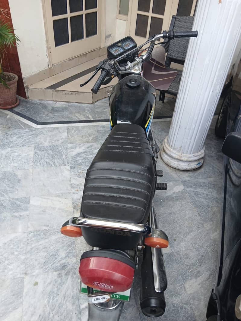 Black Colour orignal Maintained 4